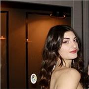 Studentessa di ingegneria impartisce lezioni di fisica per scuole media e liceo